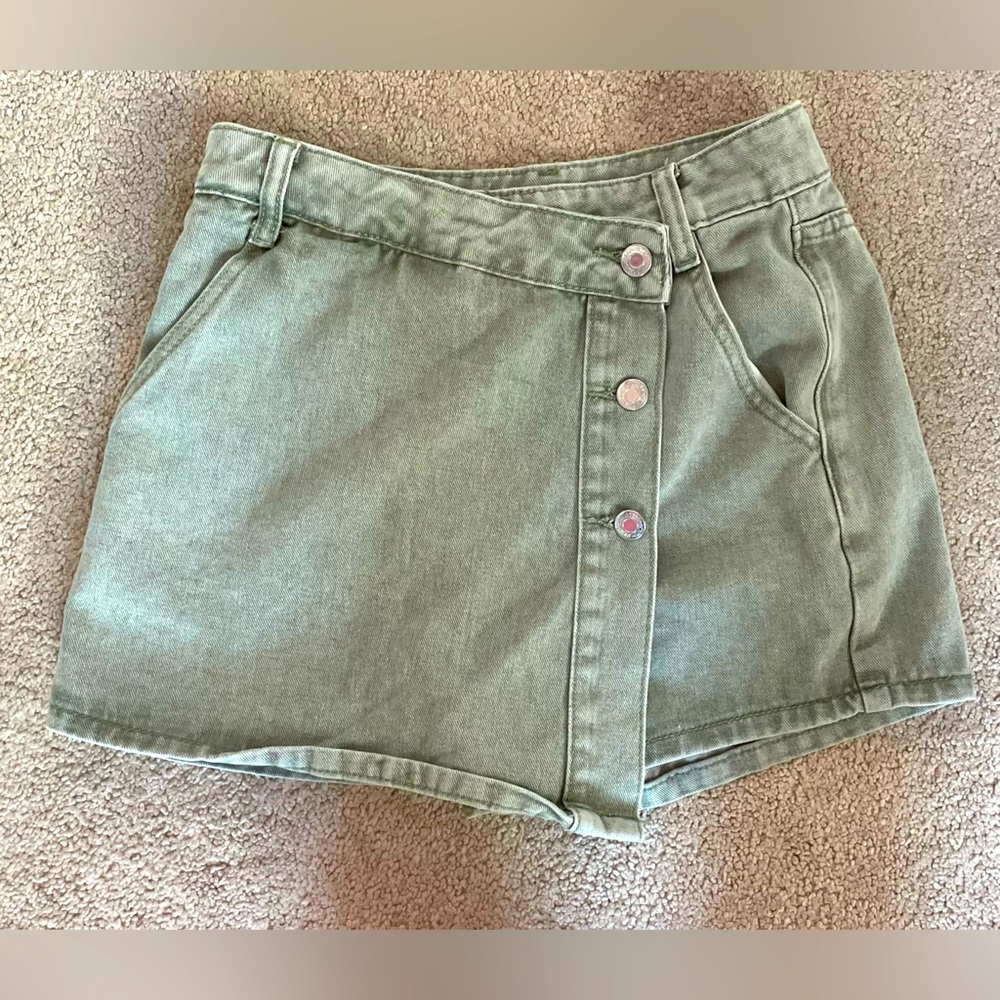 Green skirt/shorts, size XS